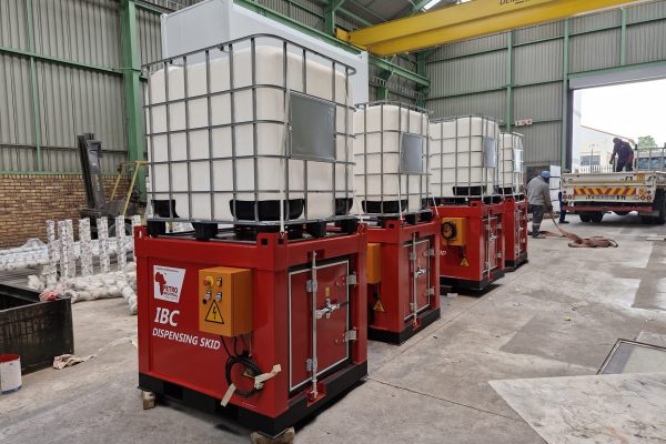 IBC Cube with inbuilt hose reel